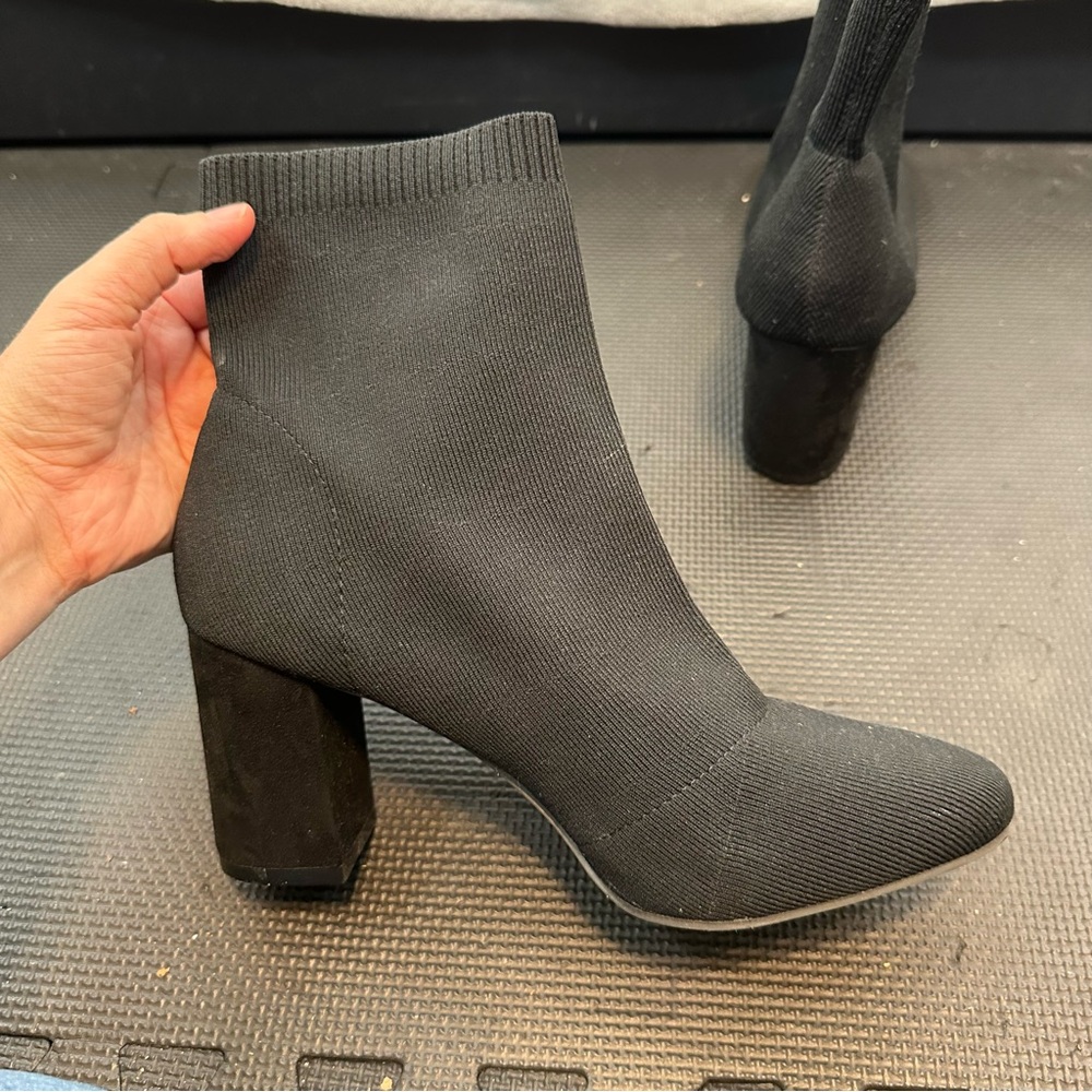 Mia Boots Womens 10 Erika Black Square Toe Pull On Ankle Sock Shoes